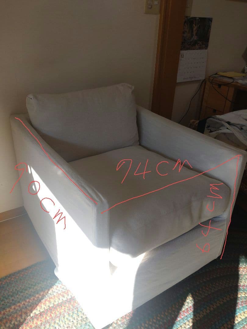 ザ・コンランショップ、 フェザークッションを使用したモダンな一人人掛けソファ