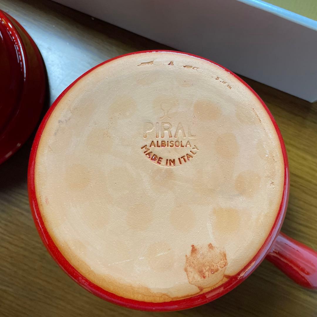 イタリア製「PIRAL（ピラル）」のフォンデュ鍋 落ち着いた赤色がとても可愛い