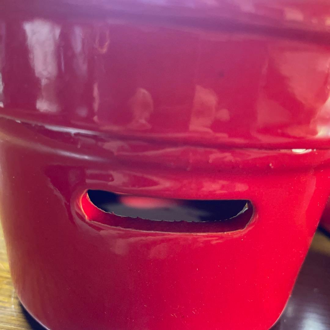 イタリア製「PIRAL（ピラル）」のフォンデュ鍋 落ち着いた赤色がとても可愛い