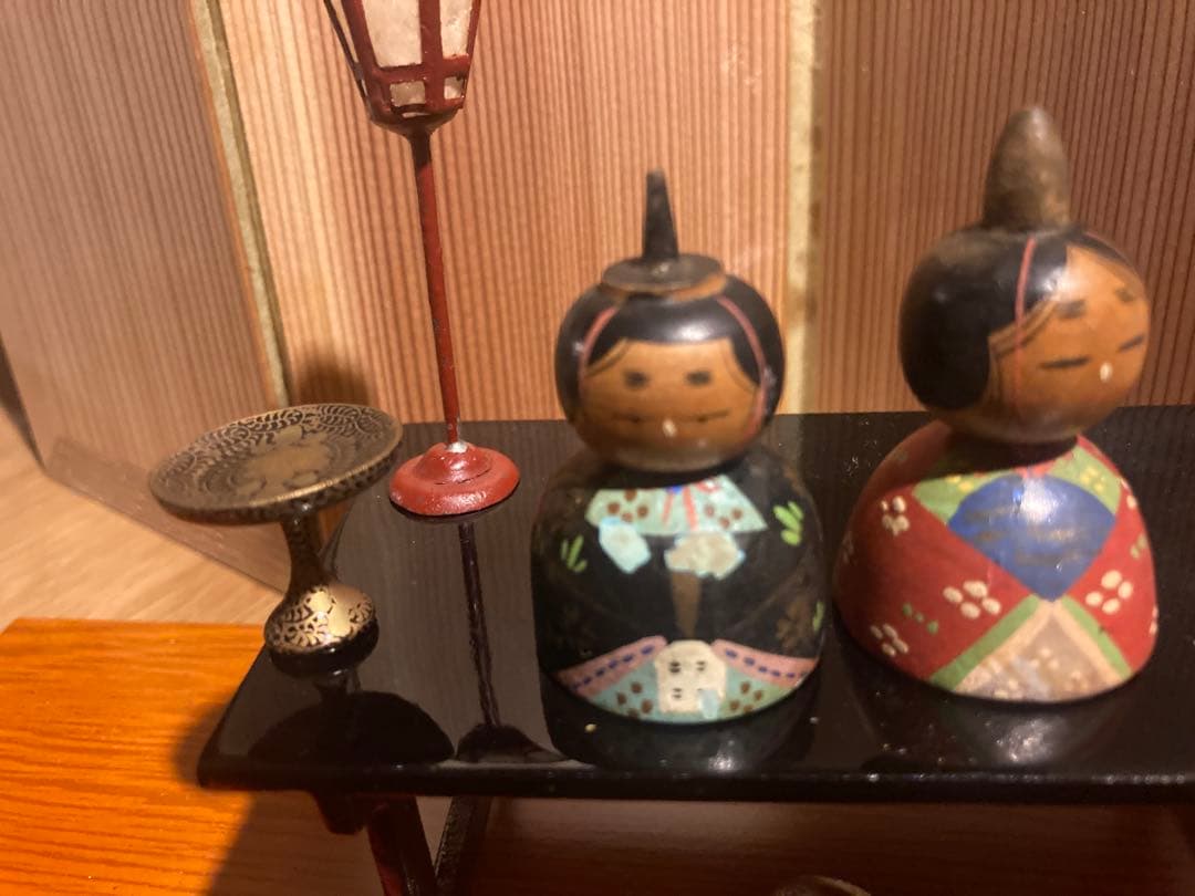小さい小さい雛人形と小さい小さい雛道具