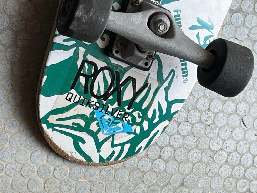 ROXY QUICKSILVER 花柄スケートボード