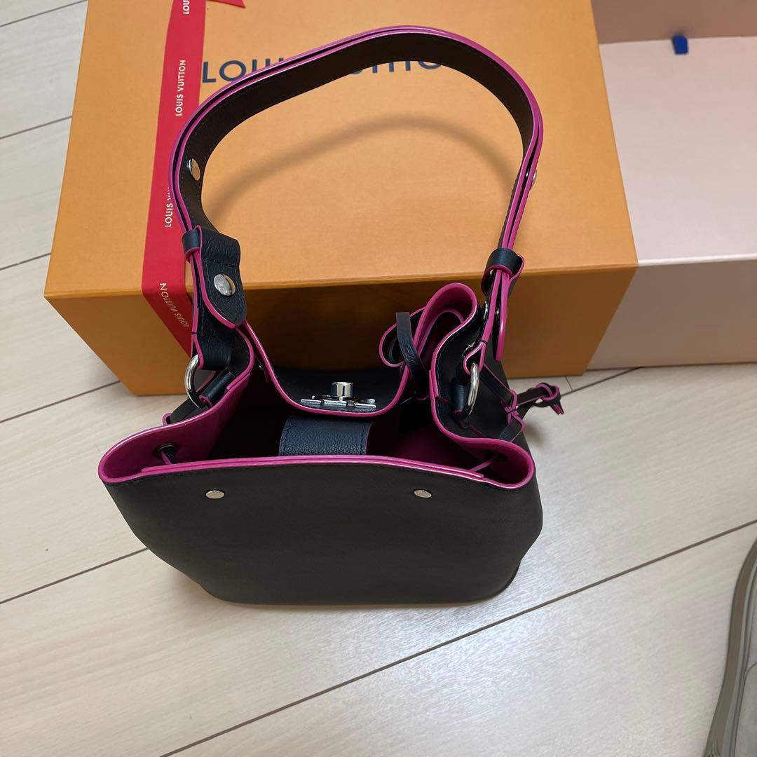 LOUIS VUITTON ショルダーバッグ ブラック/ピンク