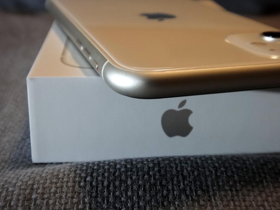 iPhone11 256GB ホワイト　（極美品）