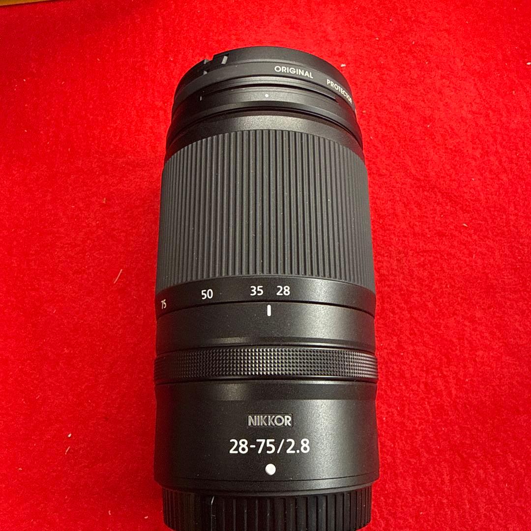 NIKKOR Z 28-75mm f/2.8 ズームレンズ