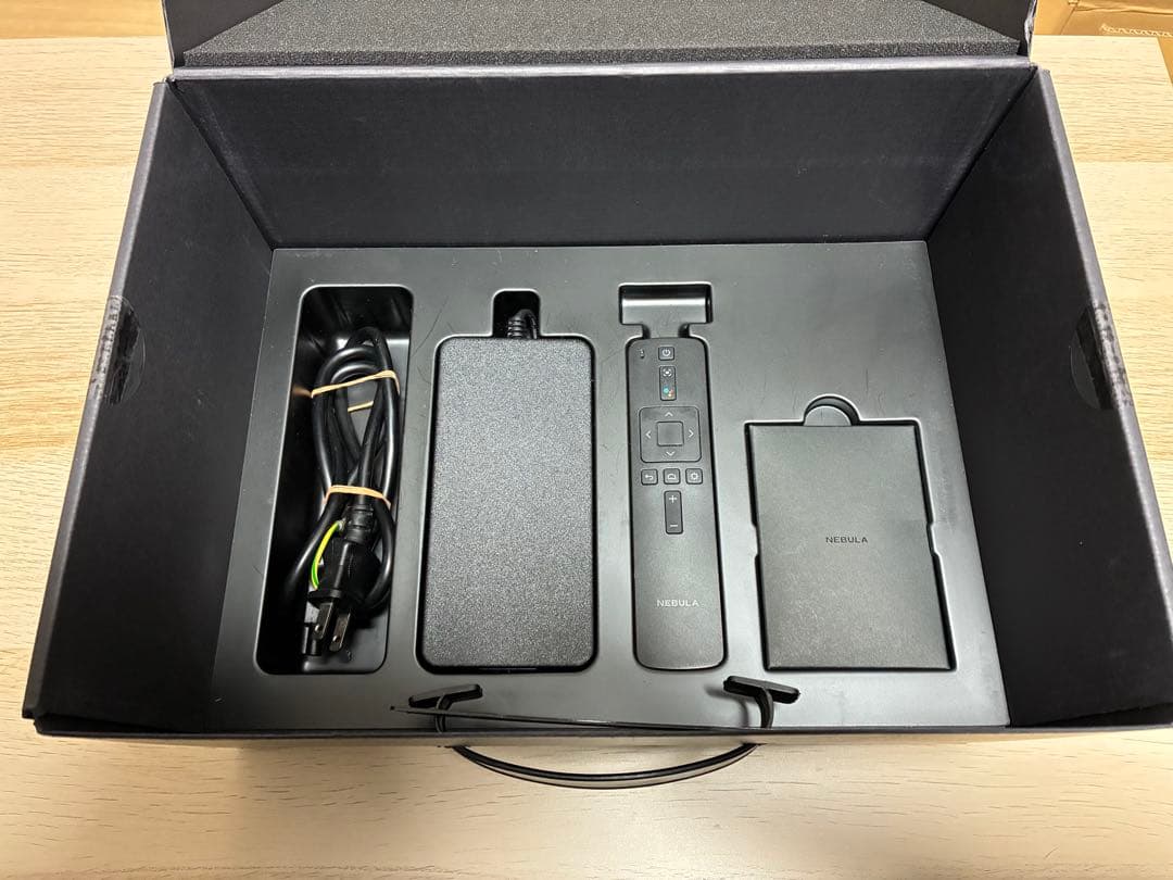 美品 動作確認済みAnker Nebula Cosmos フルHD