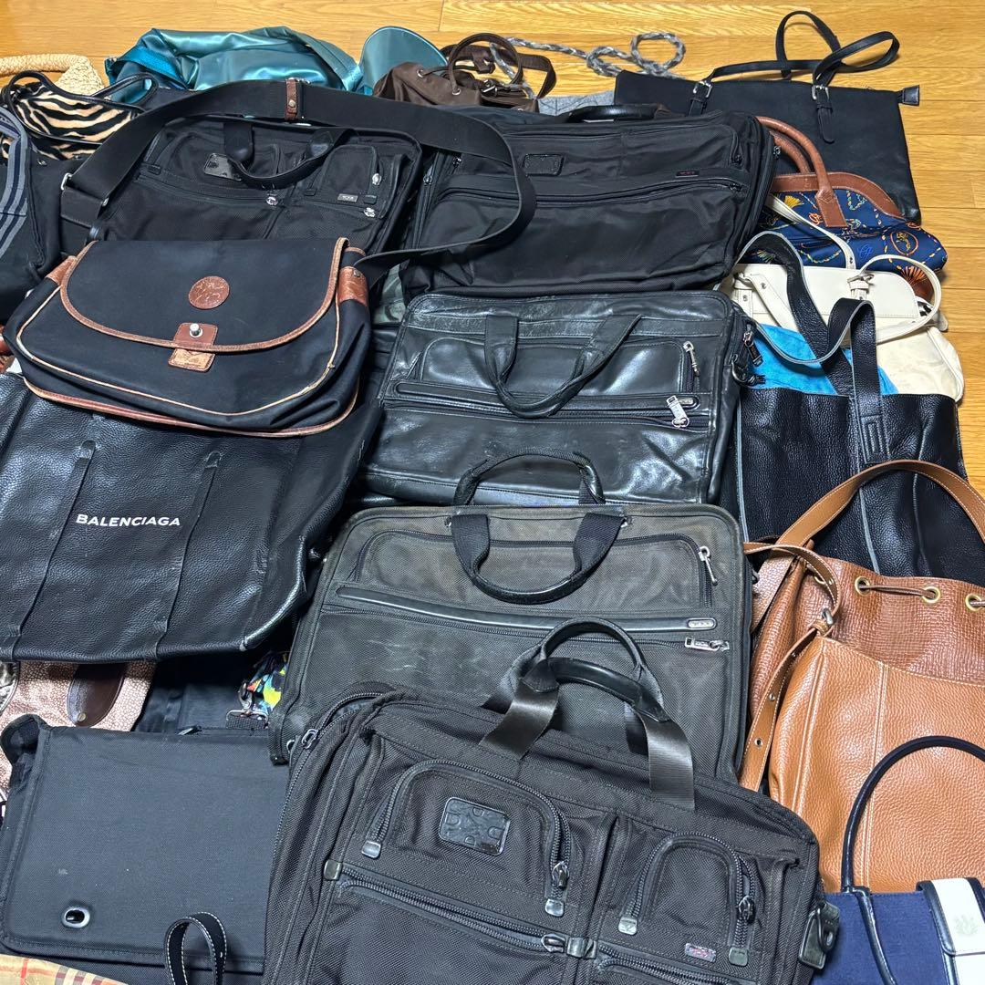 バッグ　まとめ　大量　130点以上　良品　ルイヴィトン　PRADA バレンシアガ