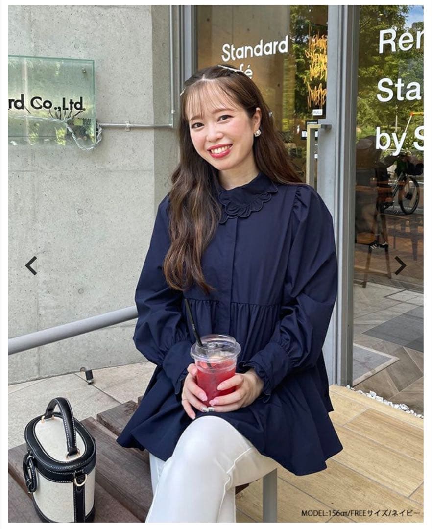 試着のみ！fitmoreホワイト フリル付きAラインシャツ