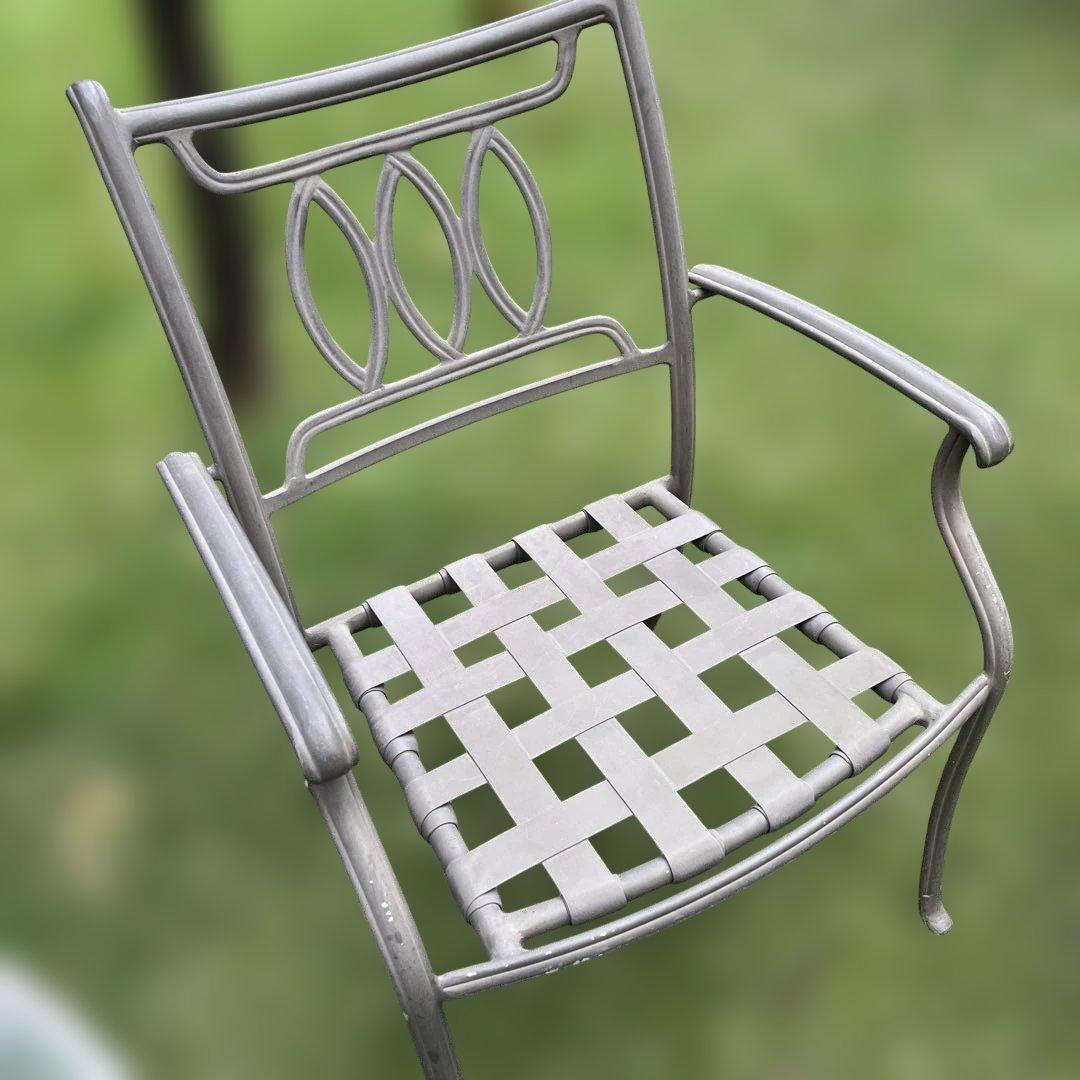 テーブルとアームチェア5セット