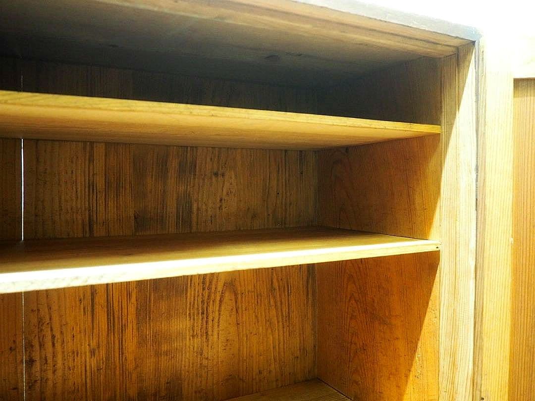 1304 　観音扉の飾り棚　収納棚　キャビネット　ケース　レトロ　ビンテージ