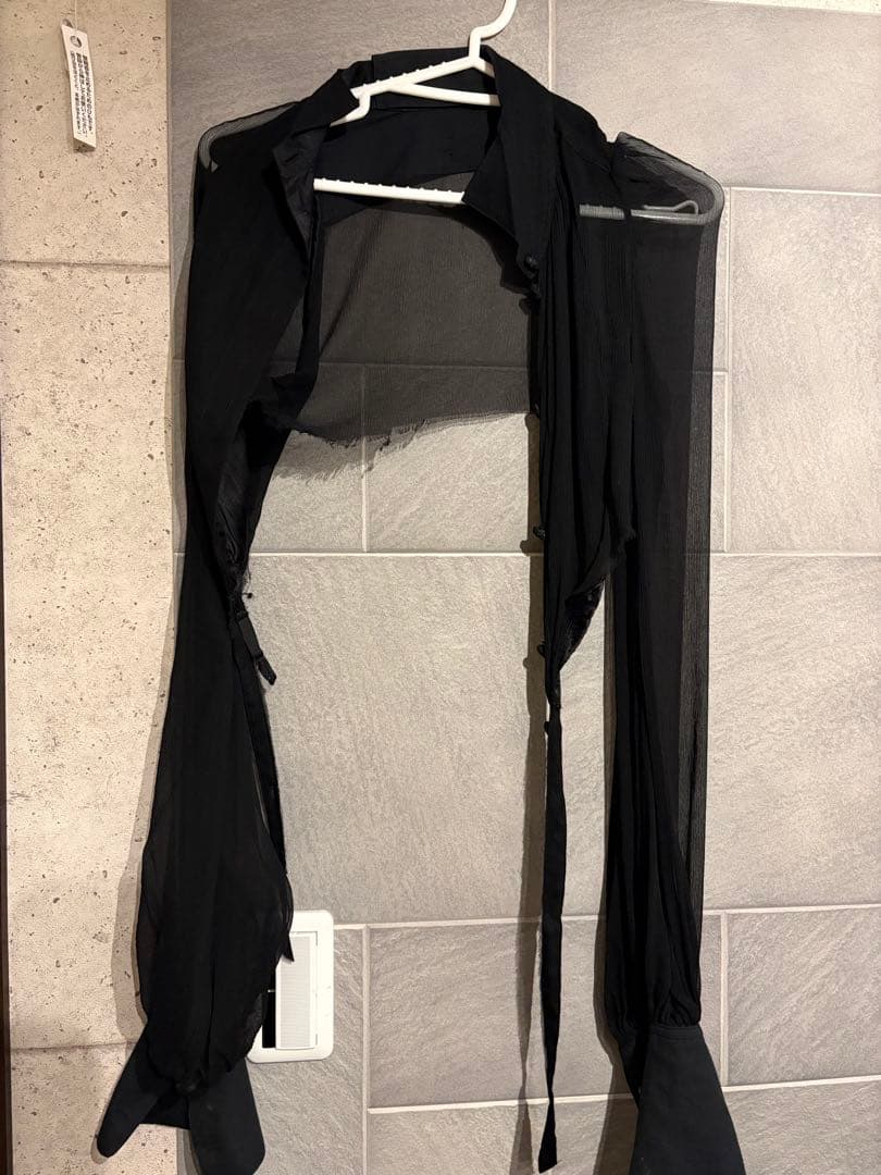 フリンジ付きクリーム色シャツと黒シースルーシャツセット