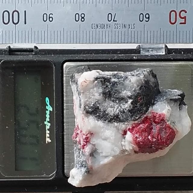 25.01g　辰砂　蝶の翅のようなシナバー　鉱物標本