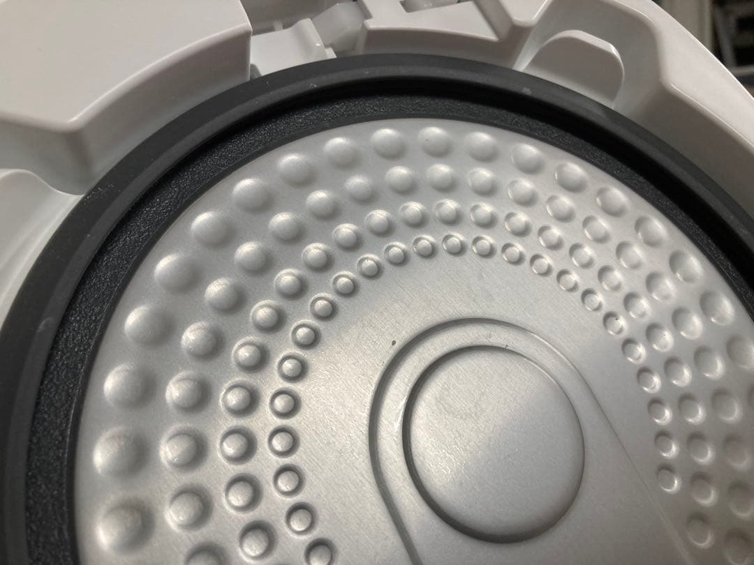 美品★2023年製★3回程使用★TOSHIBA★炊飯器★3合炊き★RC-5E2X