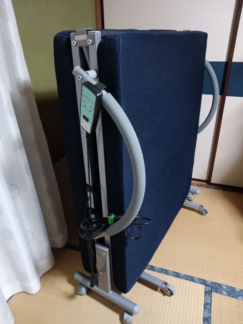低反発メッシュ仕様　収納式電動リクライニング　折り畳みシングルベッド　送料込み