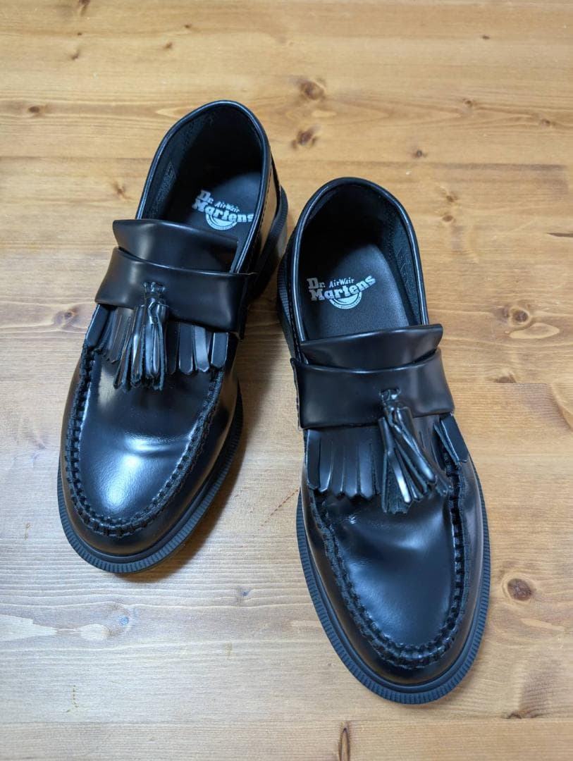 断捨離DR. MARTENSタッセル付き黒ローファー