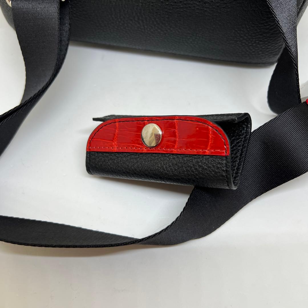 新品　男女兼用　クロコダイルアクセント 本革ボディバッグ