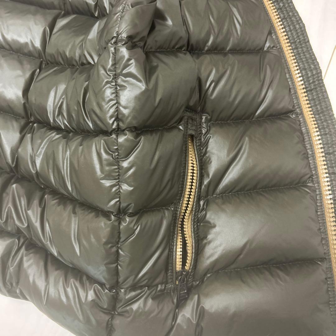 MONCLER フード付きダウンベスト オリーブグリーン　hry26