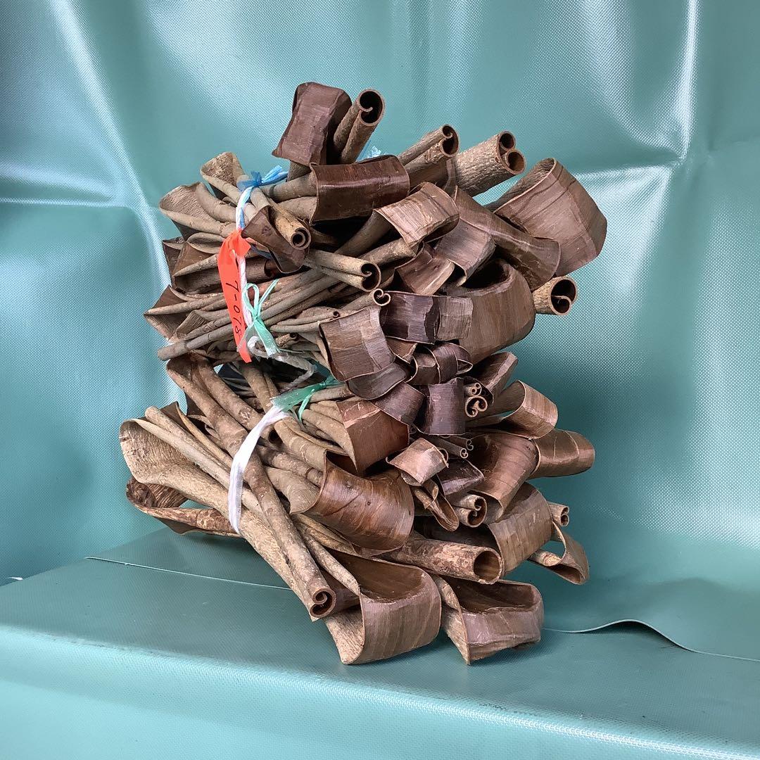 乾燥くるみ樹皮2kg 。 7-078