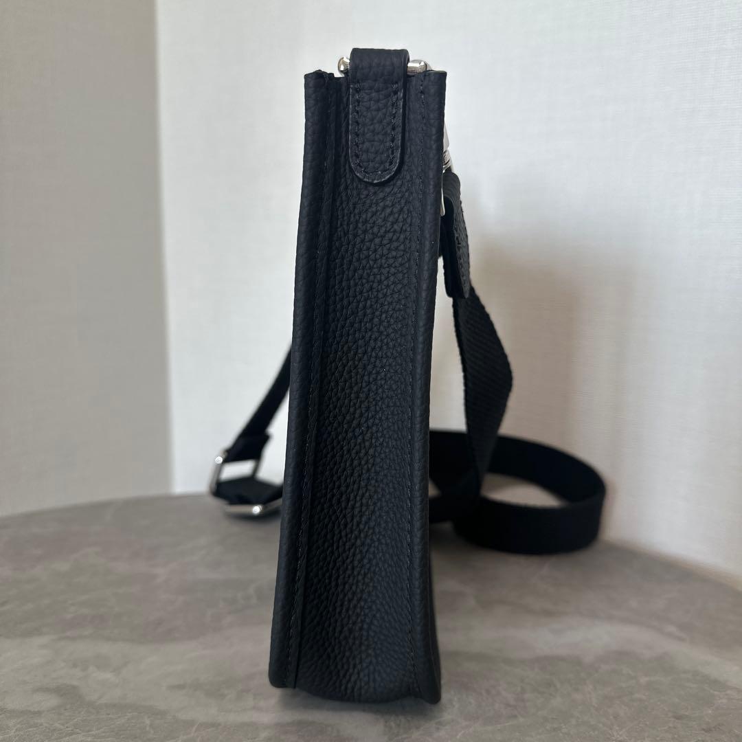 新品未使用 ショルダーバッグ ショルダーストラップ Hパンチング 高級革　黒
