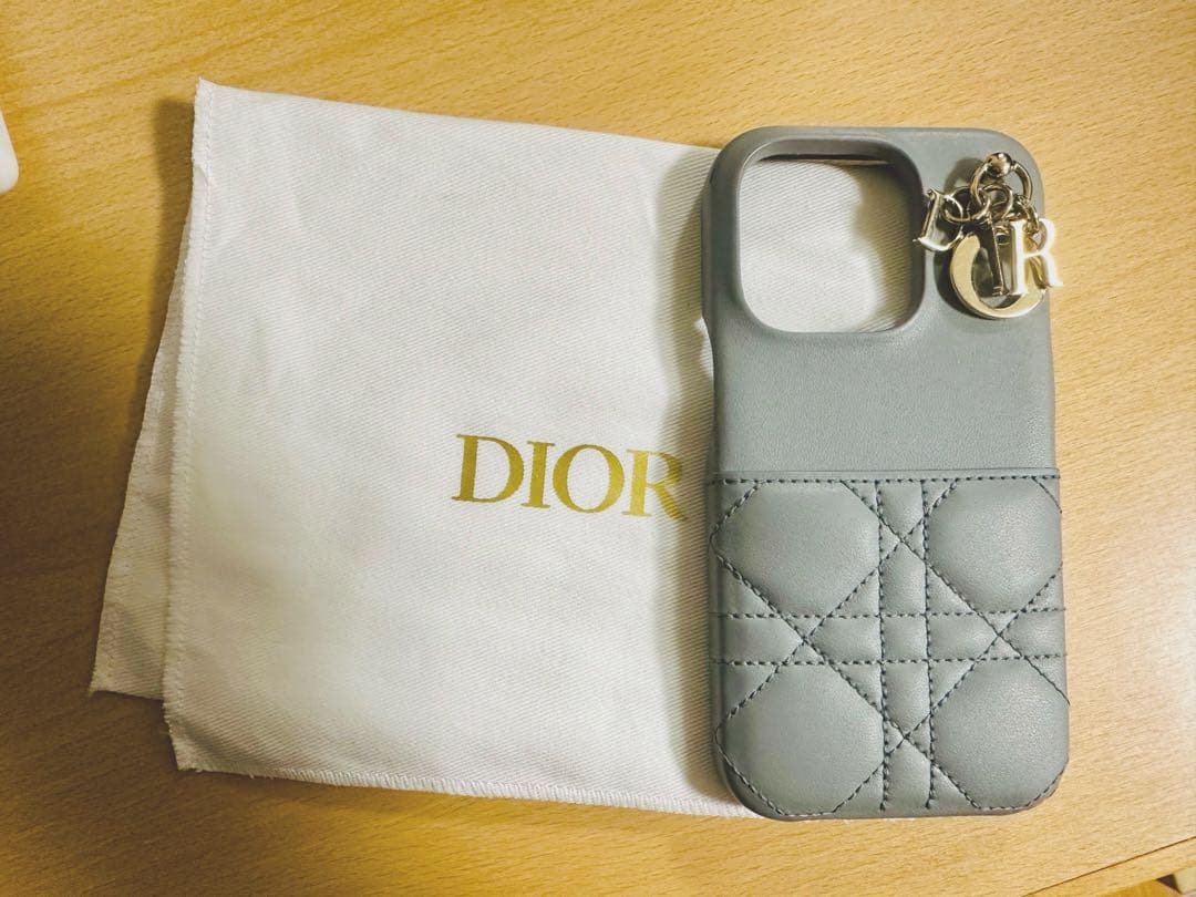 Christian DiorキルティングレザーケースiPhone14proグレー