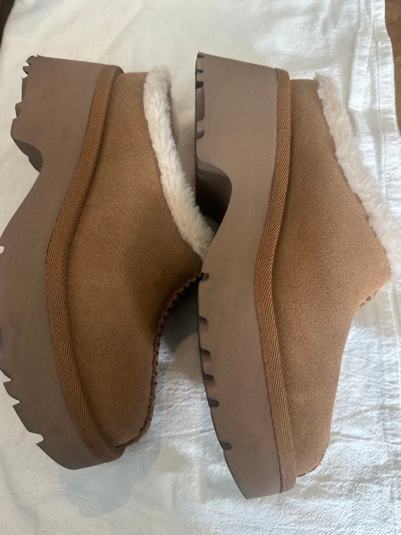 一度使用のみ美品UGG ニュー ハイツ コージー クロッグ5/22cm