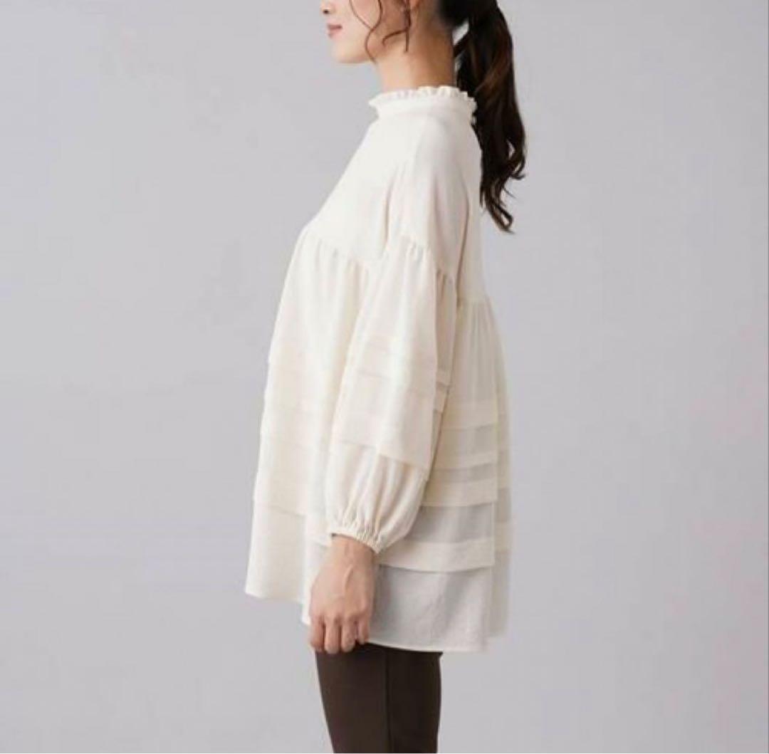 【新品】定価44,000円　レリアン　フリルチュニックブラウス　アイボリー11号