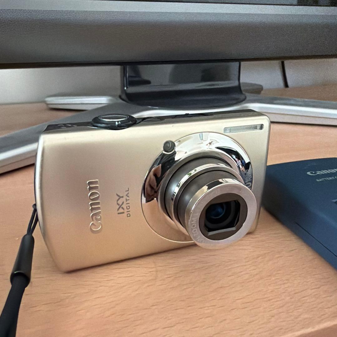 IXY Digital 920 IS 充電器、レザーケース付き