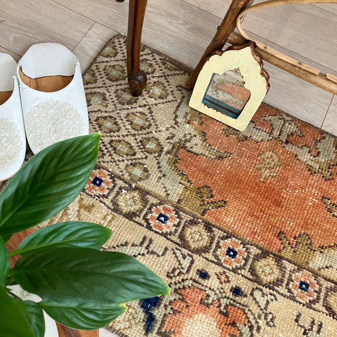 ミルキーべージュ✳︎48×77✳︎ブラウン　ブルー　オレンジ　トルコヴィンテージラグ