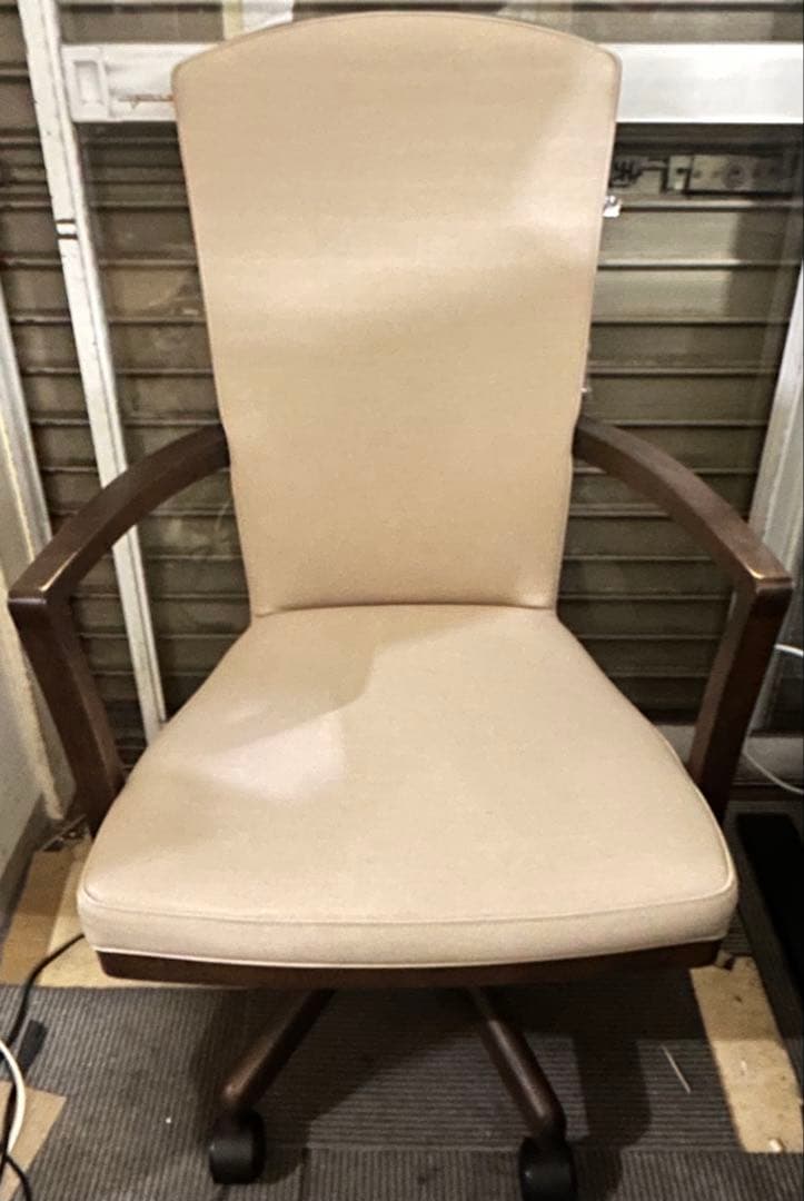 カリモク 肘付昇降回転キャスター付チェア