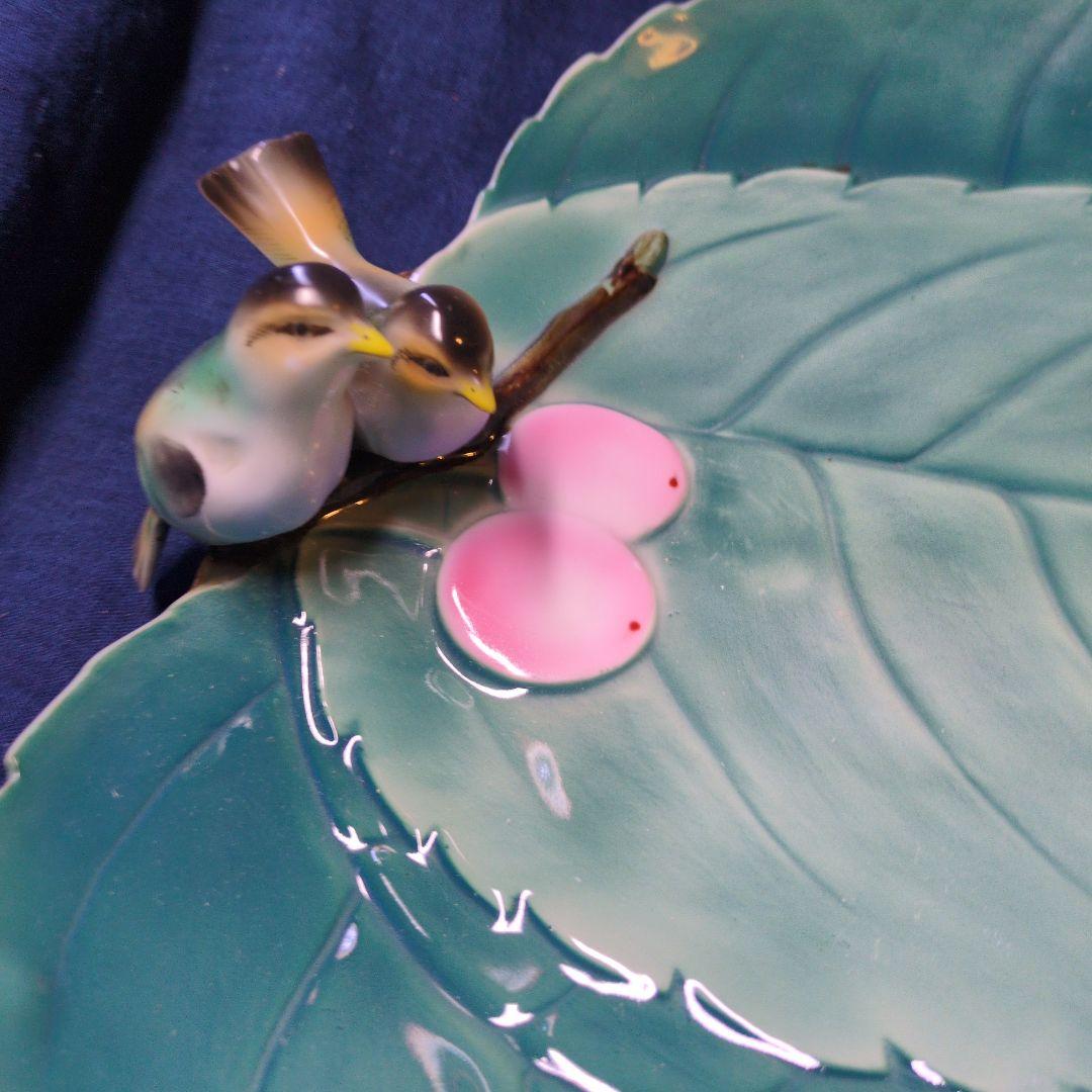 とても古い深川製の陶磁器、2羽の小鳥とてんとう虫