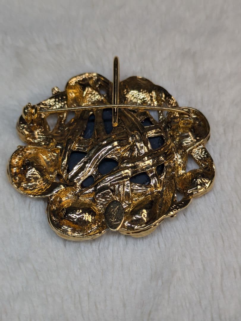 イヴ・サンローラン　ヴィンテージ　ブローチ　ペンダントトップ　グリポア