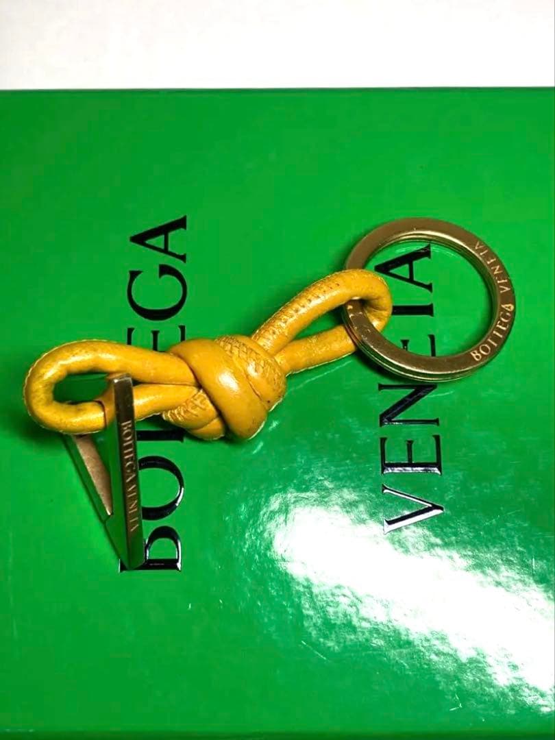 ボッテガヴェネタ レザー ゴールド金具 トライアングル キーホルダー チャーム