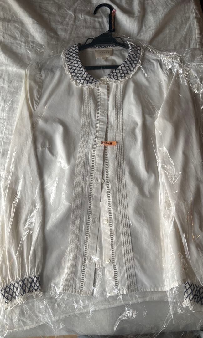 パリジェンヌに大人気のパリ発ブランドセザンヌ（Sézane）スモッキングブラウス