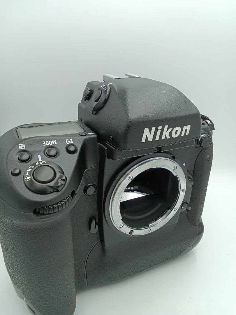 【SALE】Nikon フィルム一眼レフカメラ/ おまけケース付き
