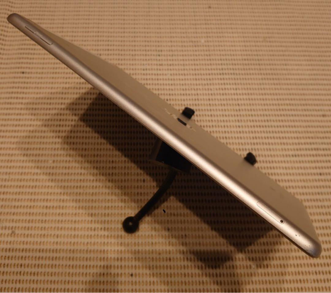 完動品SIMフリーiPad第6世代(A1954)本体32GB送料込GJF8D