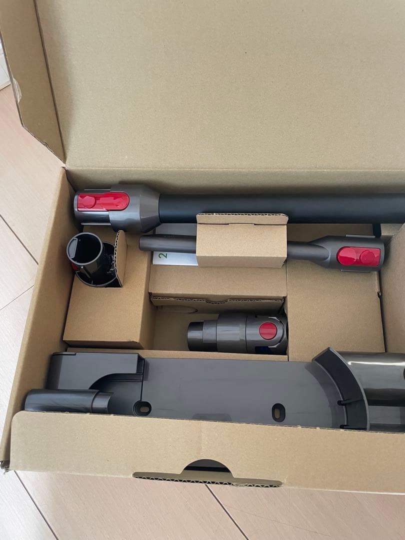 【美品】Dyson V8 Slim Fluffy 2024年製