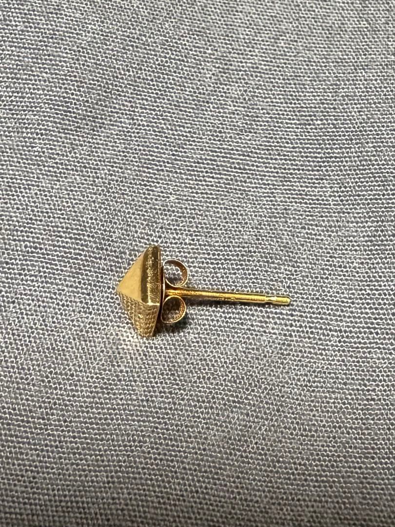 K18 ピアス イエロー ゴールド ピラミッド スモールGHOST ゴースト