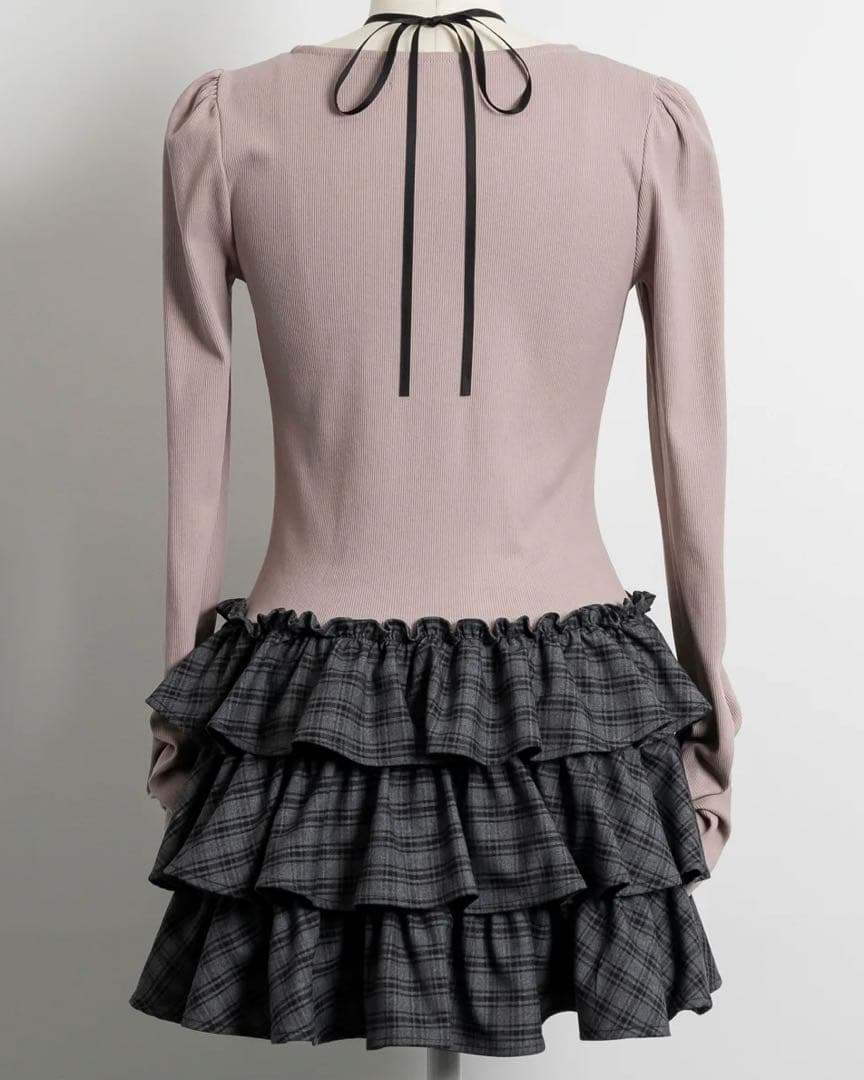 ラウンドフリルティアードリブワンピース pium