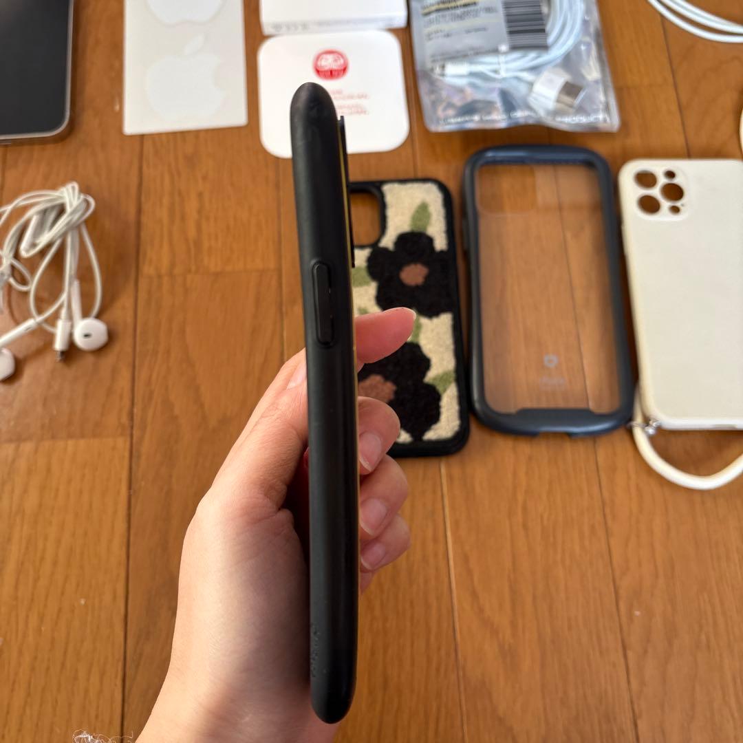 iPhone12pro スマホ　家電　iFace イヤホン　AirTag