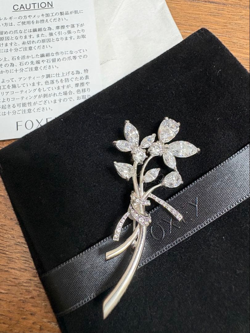 FOXEY ブローチ 44,550円 フォクシー 現行販売品 クリア コサージュ
