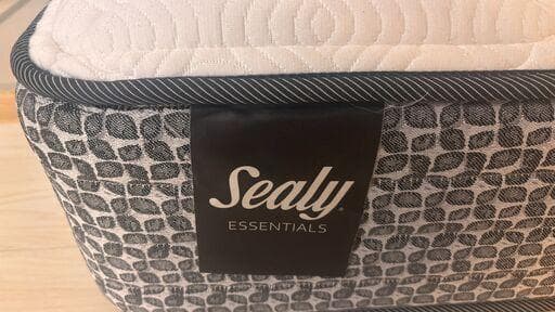 Sealy シーリーマットレス　シングルサイズ　エッセンシャル