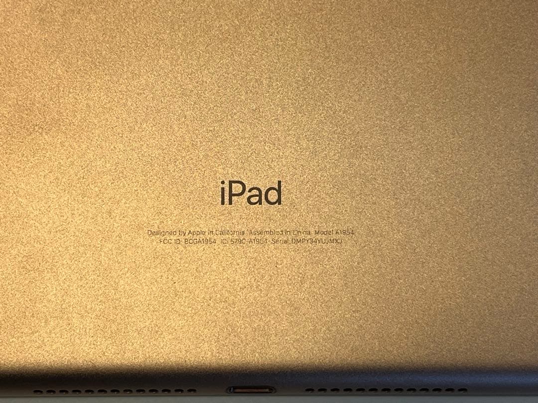 マ*ー様 Apple iPad 6世代　32GB セルラーモデル　ペンシル付き