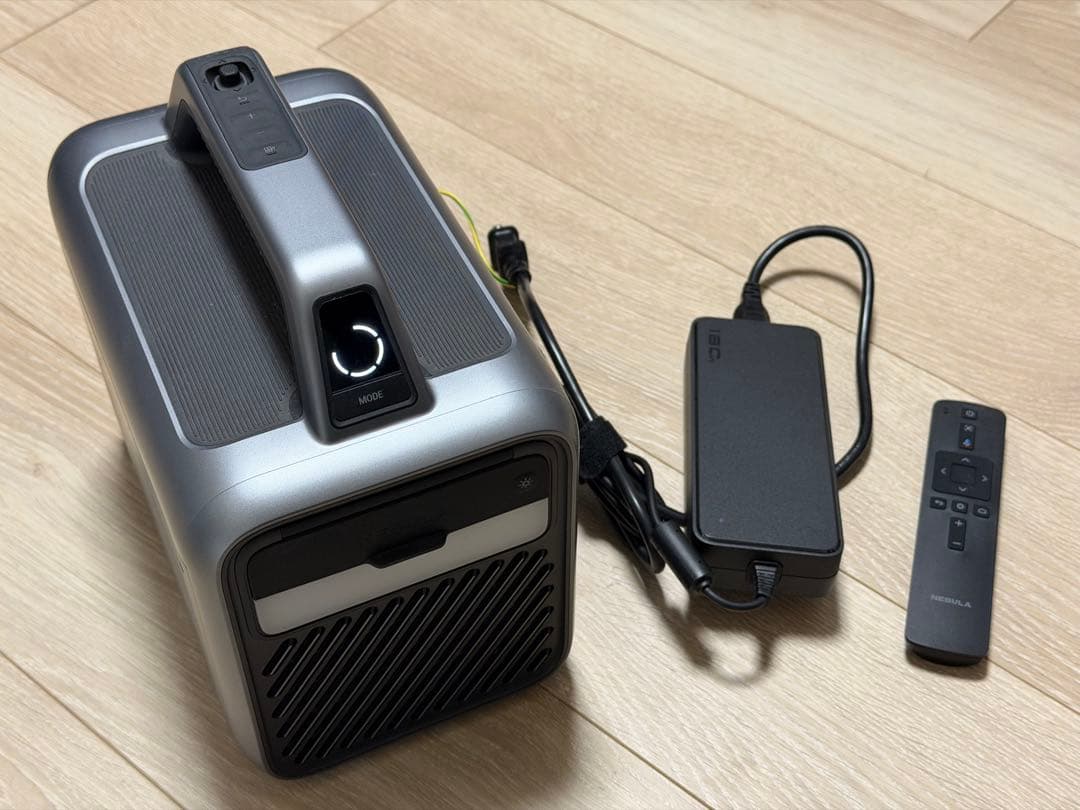 Anker Nebula Mars 3モバイルプロジェクター