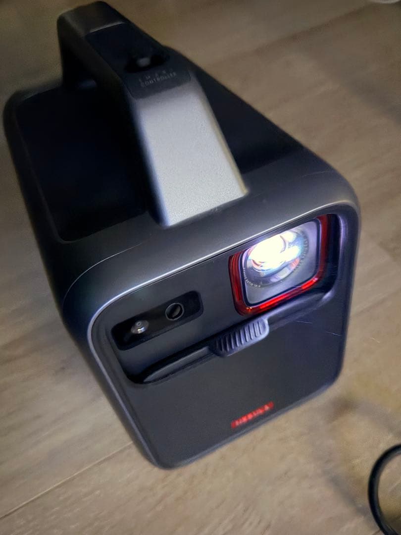 Anker Nebula Mars 3モバイルプロジェクター