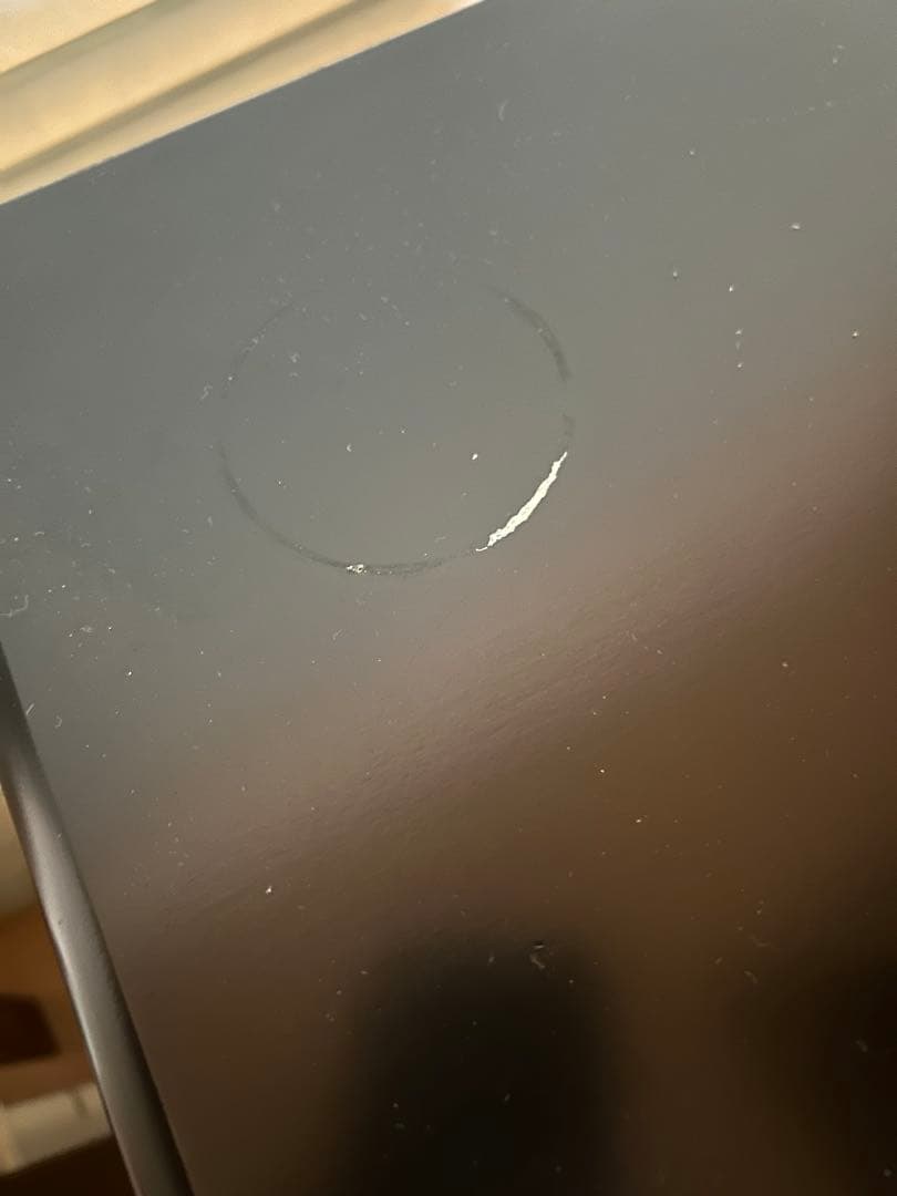 伝統的な4段タンス 黒と赤の花模様