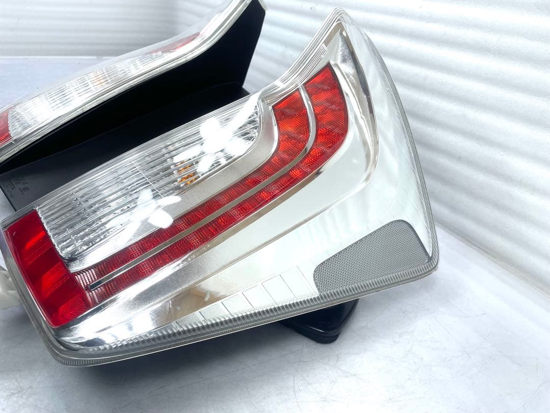 プリウス ZVW30/後期テールライト左右セット純正 STANLEY47-55
