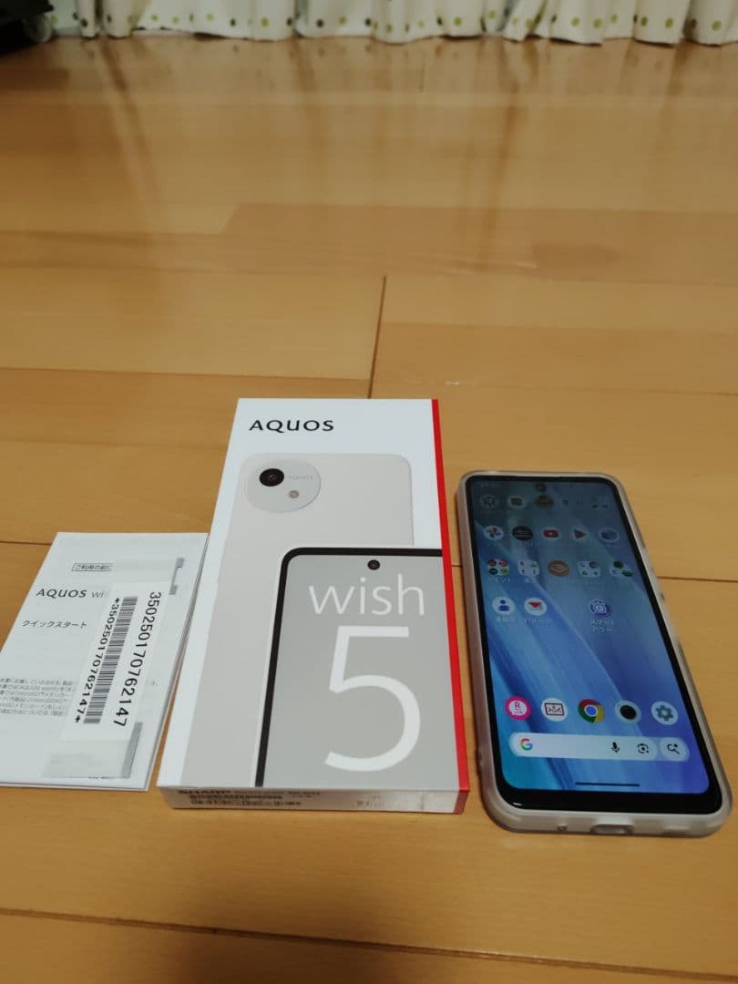 AQUOS wish 5 本体　色:白　楽天　保護ガラスフィルム、ケース付き