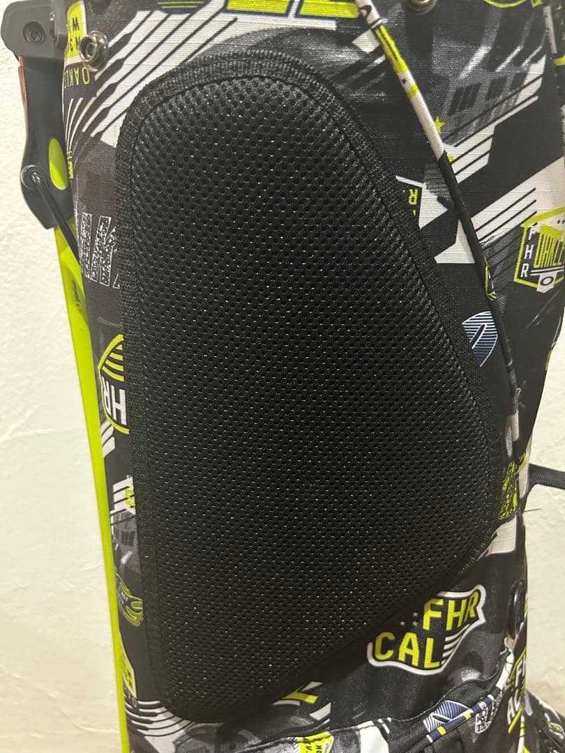 Y*様 OAKLEY スタンド型軽量キャディバッグ 黒/黄