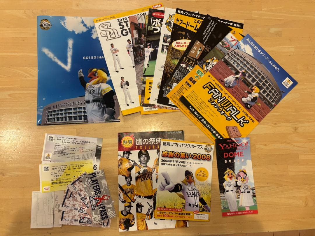 プロ野球グッズ（ダイエーホークス中心）とおまけ（リラックマグッズ、絵葉書）