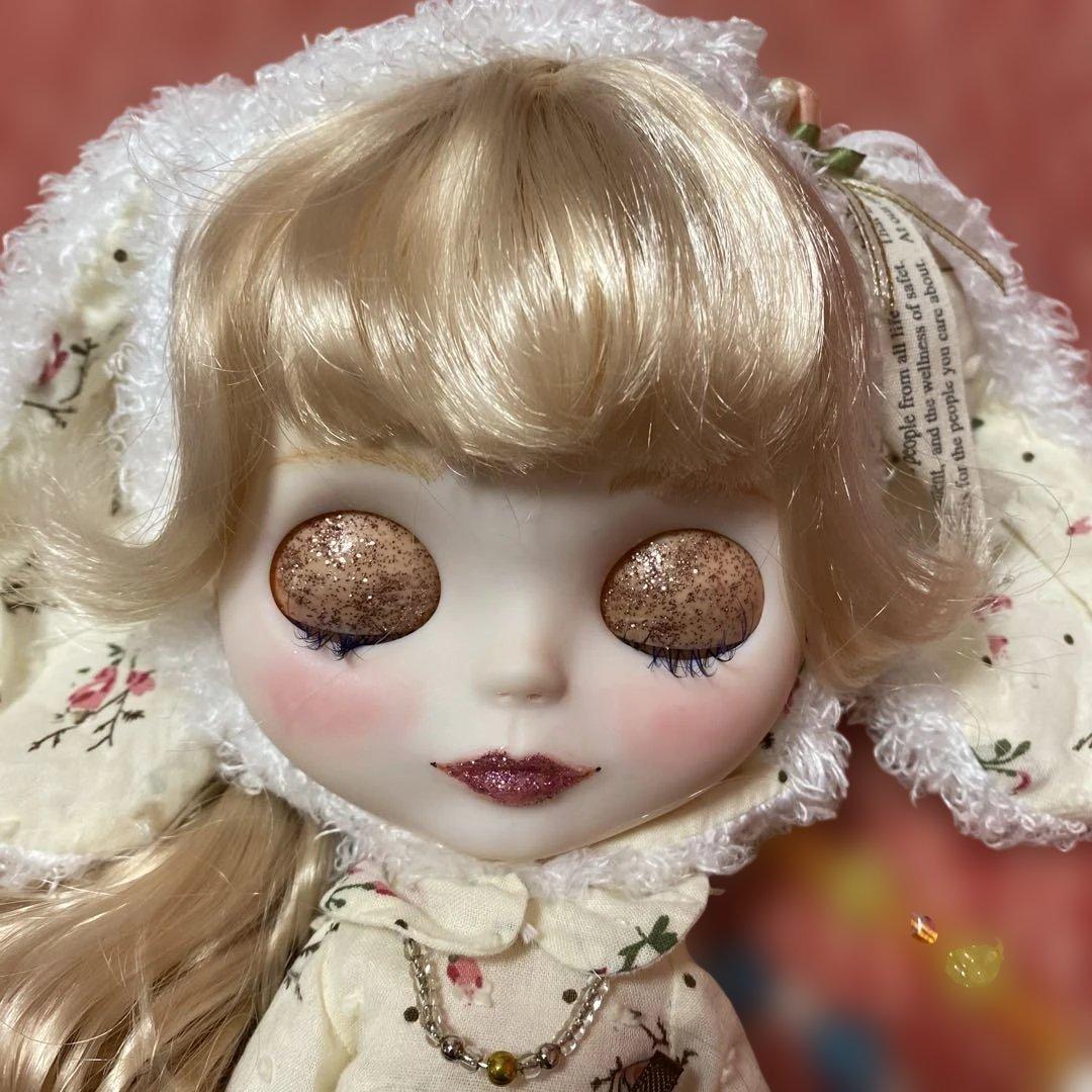『うさ耳ちゃん』カスタムドール ブロンドヘア唇とマブタにきらきらラメ入り