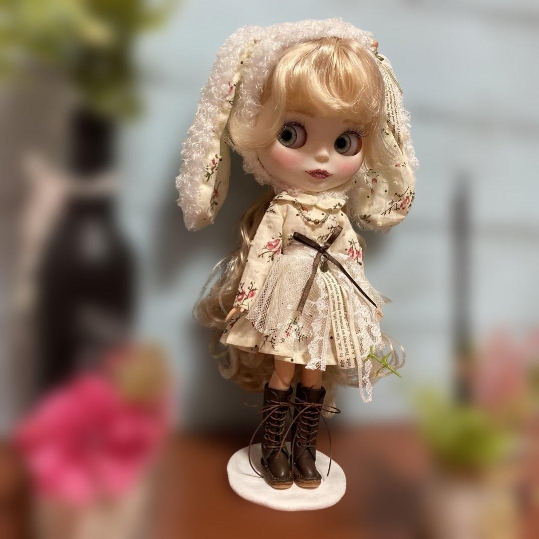 『うさ耳ちゃん』カスタムドール ブロンドヘア唇とマブタにきらきらラメ入り